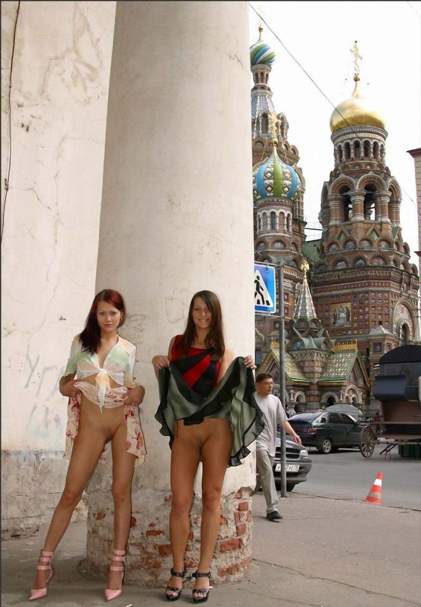 Девушки без трусов в Москве