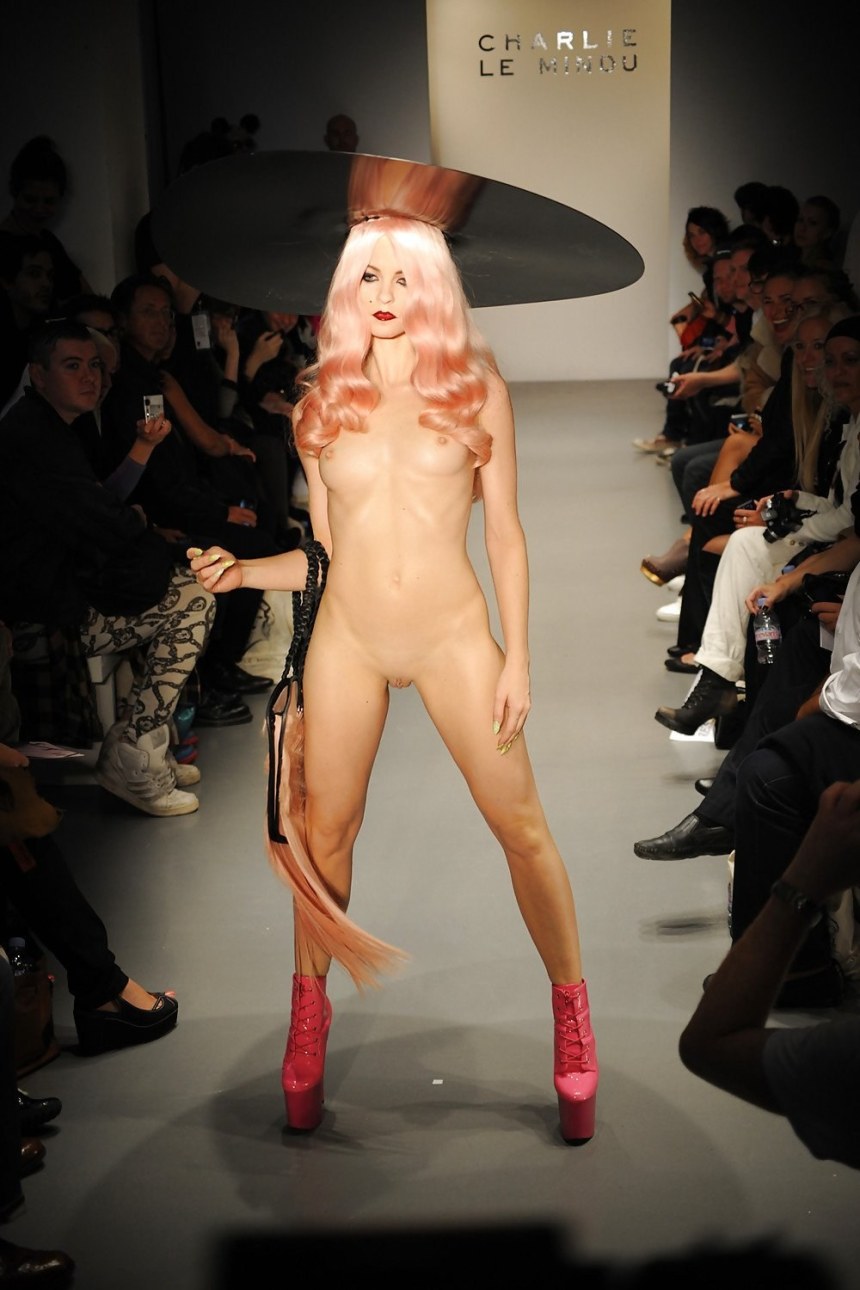 Чарли Ле Минду Charlie le naked