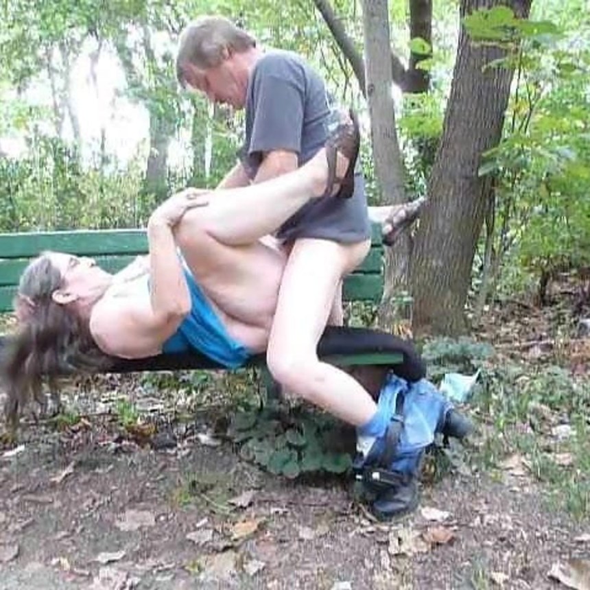 Ебля пьяных баб в парке