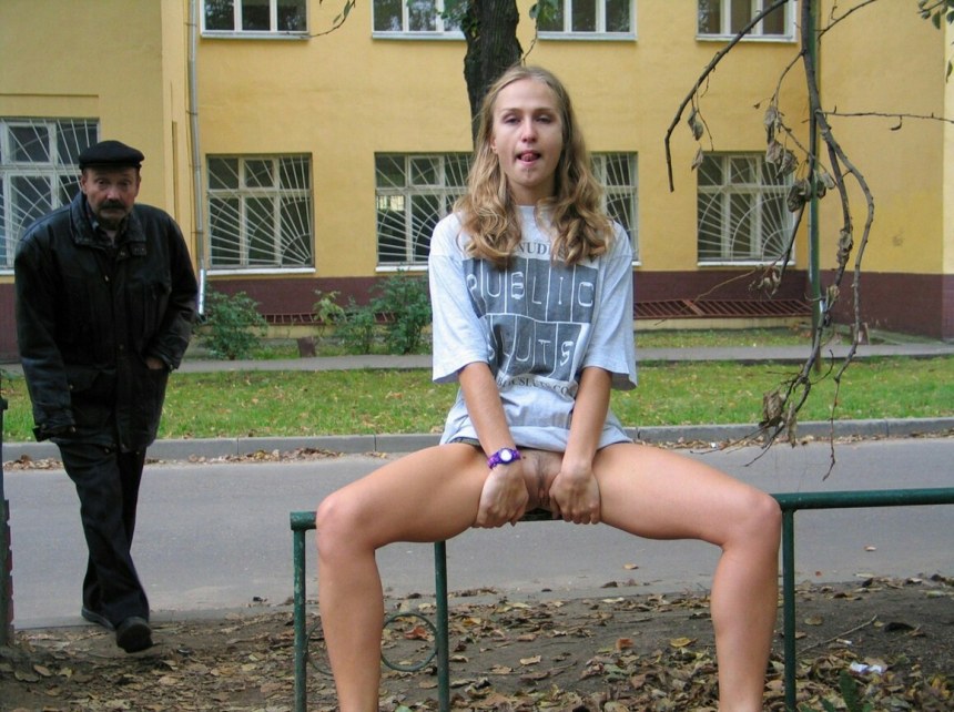 Мастурбация в публичном месте