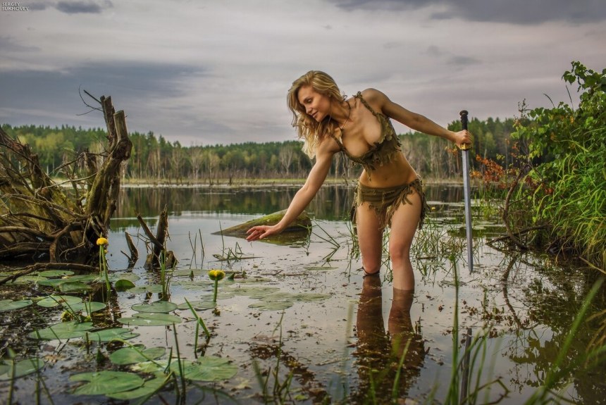Фотосессия в болоте девушки