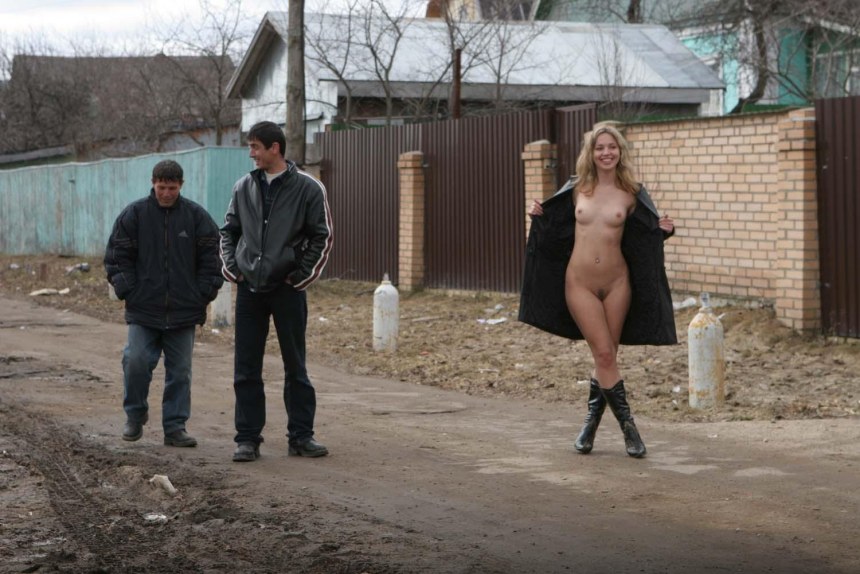 Голые женщины парни на улицу