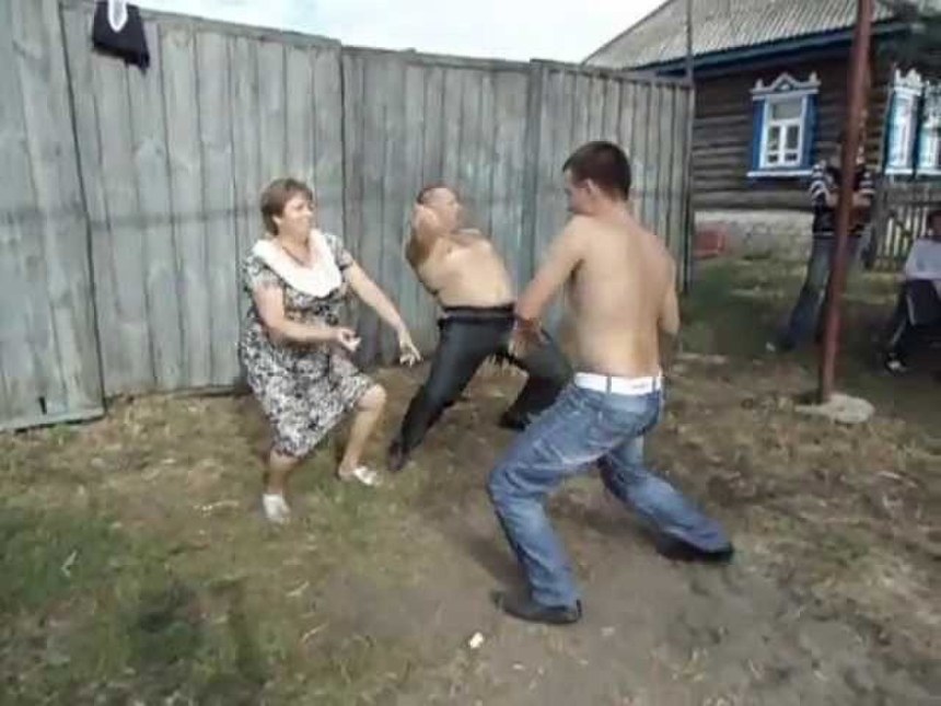 Пьяные танцы в деревне