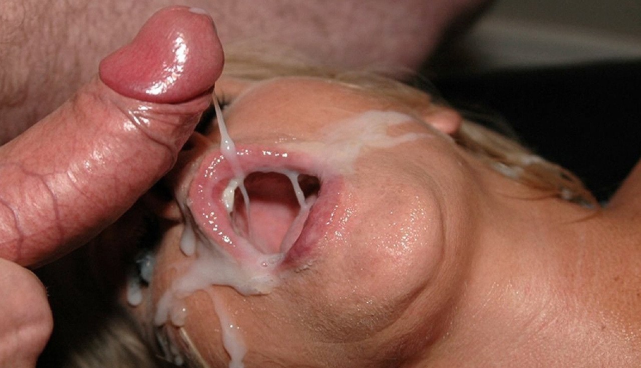Close up cumming