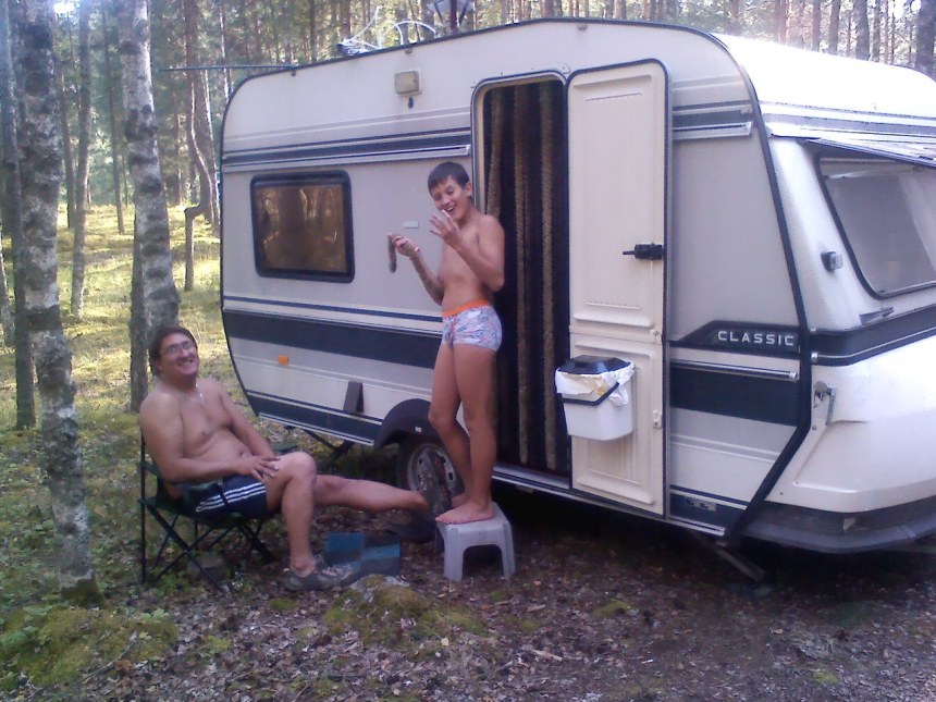 Голышом в доме на колесах