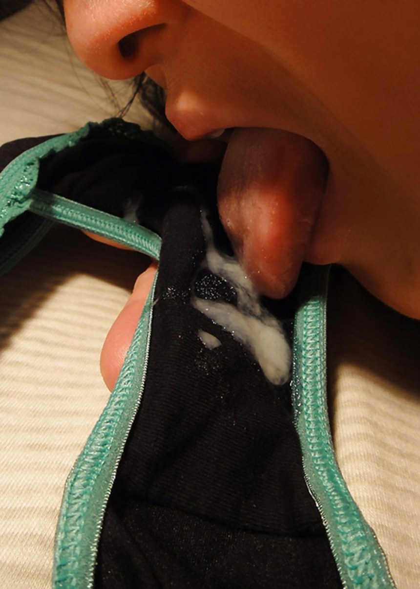 Dirty panties заставила нюхать
