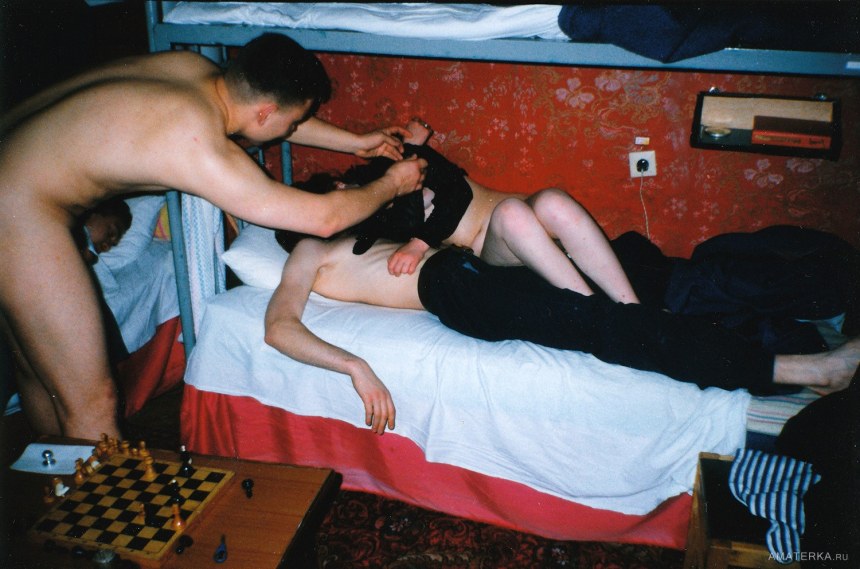 Пьяные девки в общежитии